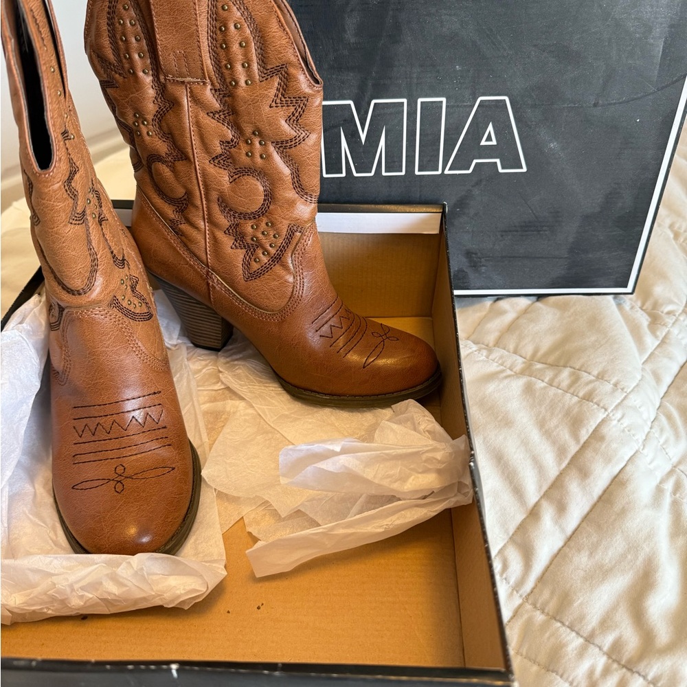 MIA Brown Western Boots